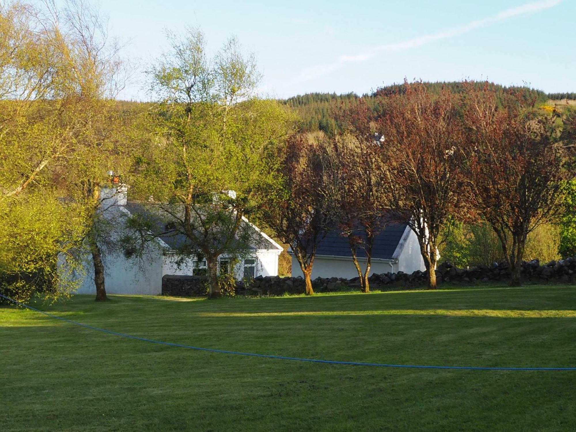 The Cottage @ Burkedale House Corofin  ภายนอก รูปภาพ